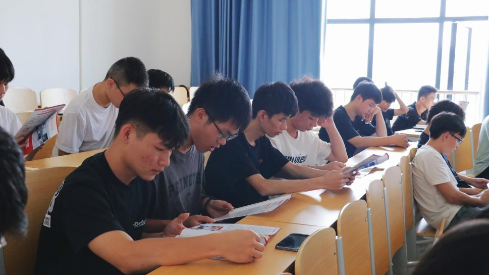 智能制造学院开展“中德先进职业教育 合作项目(SGAVE)双元创新班”宣讲大会