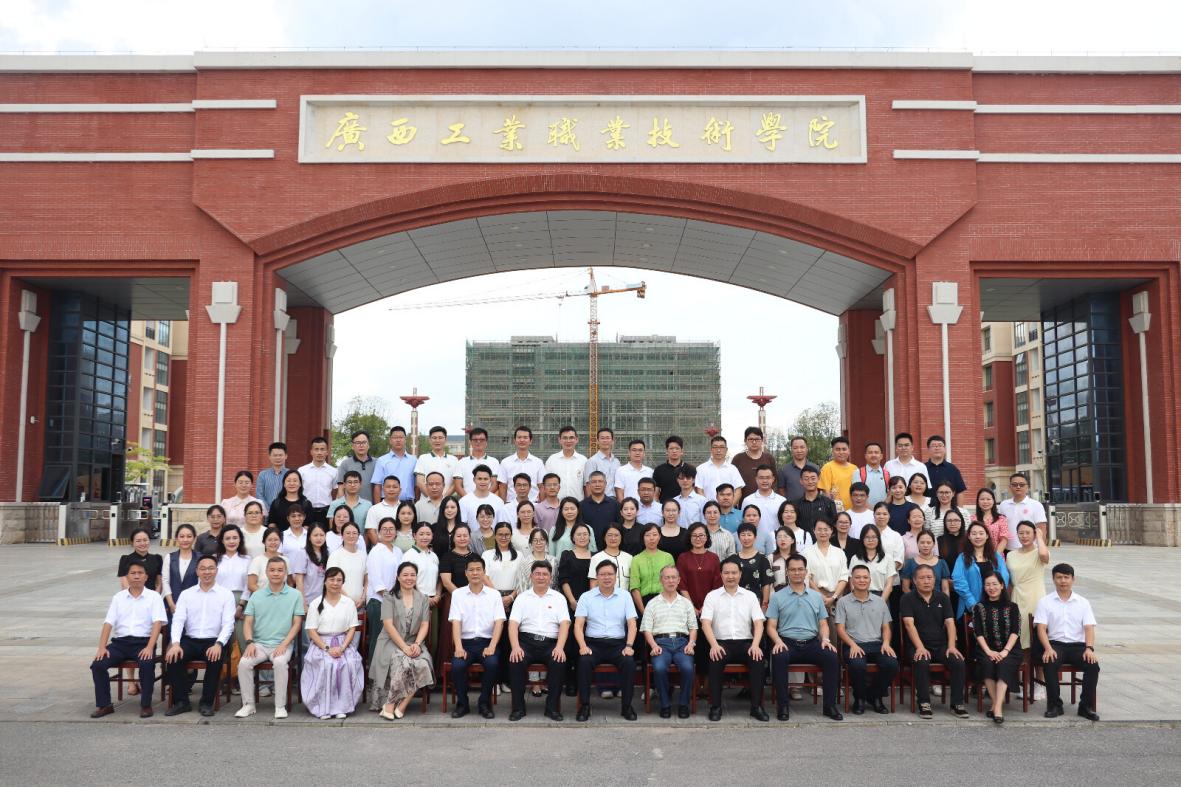 与会人员大合影