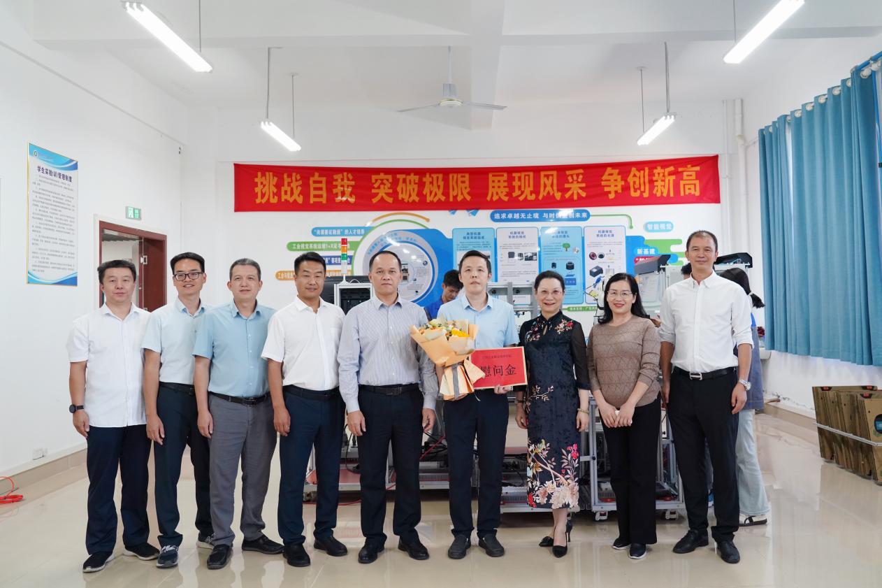 黄政艳校长带队走访慰问高层次专家人才