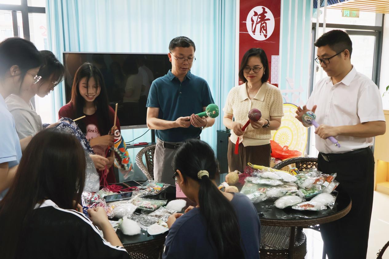 师生制作