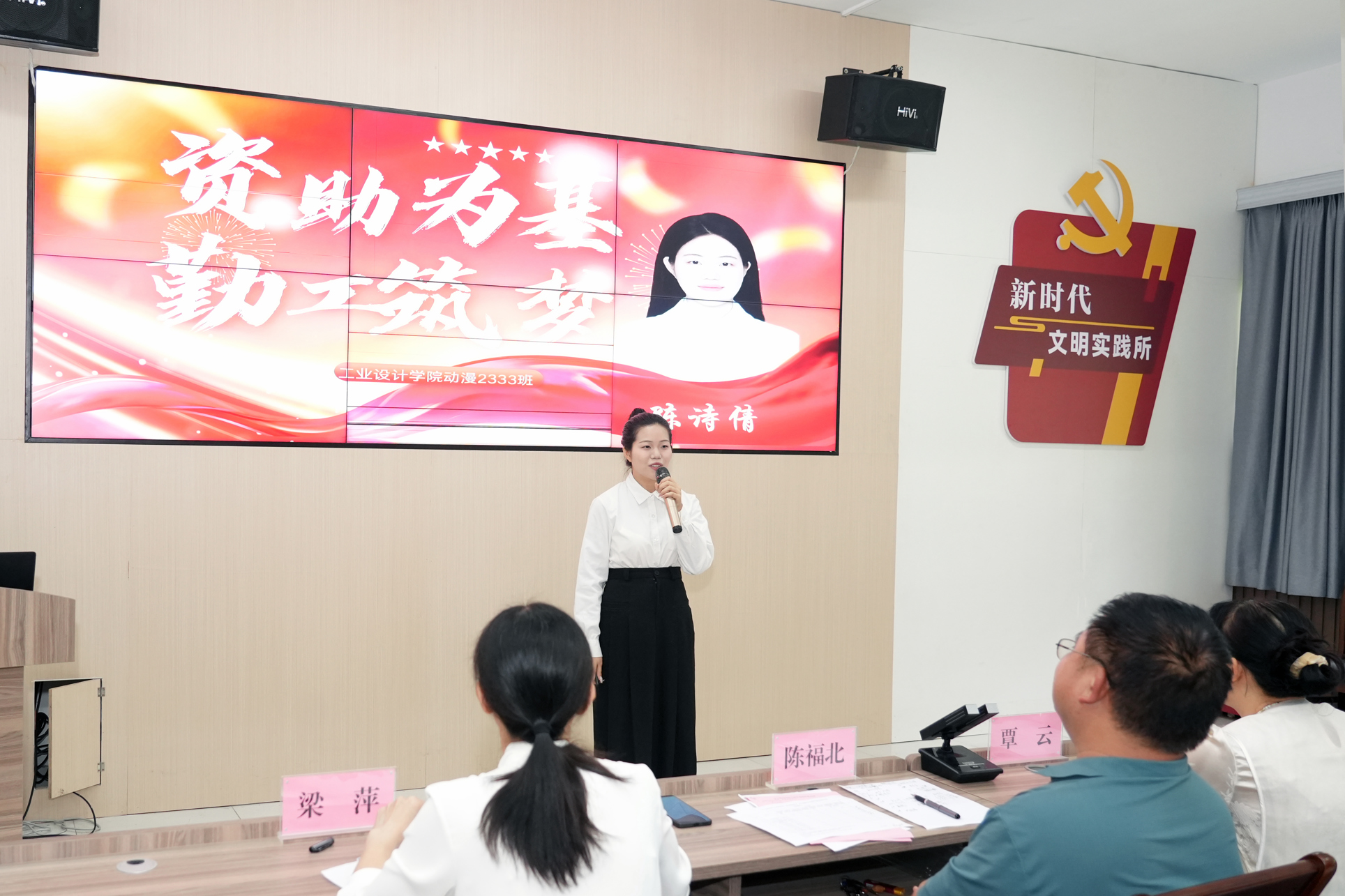 选手在决赛现场展示