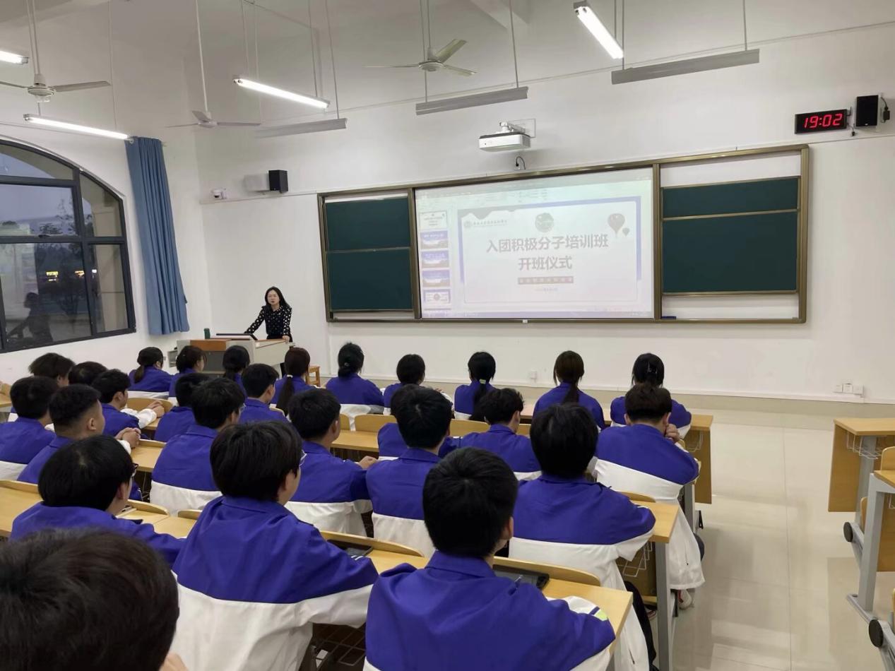 装备智造学院成功举办入团积极分子培训班